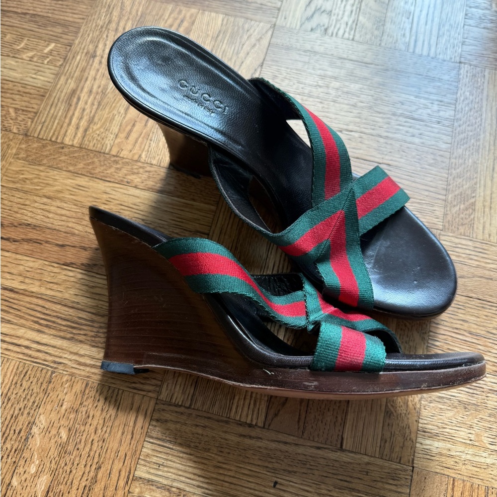 Gucci Sandals with Red and Green Straps - Picture 3 of 5